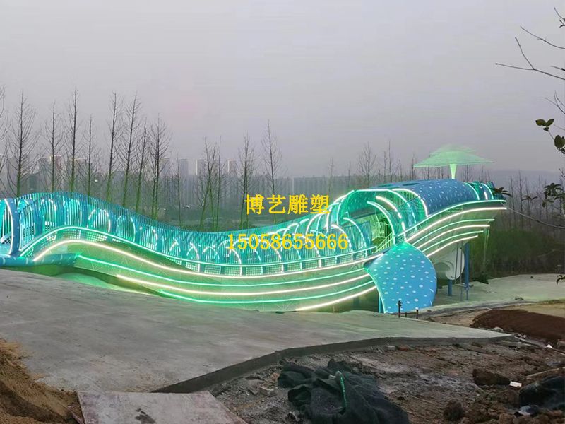 42米长鲸鱼，落地无锡